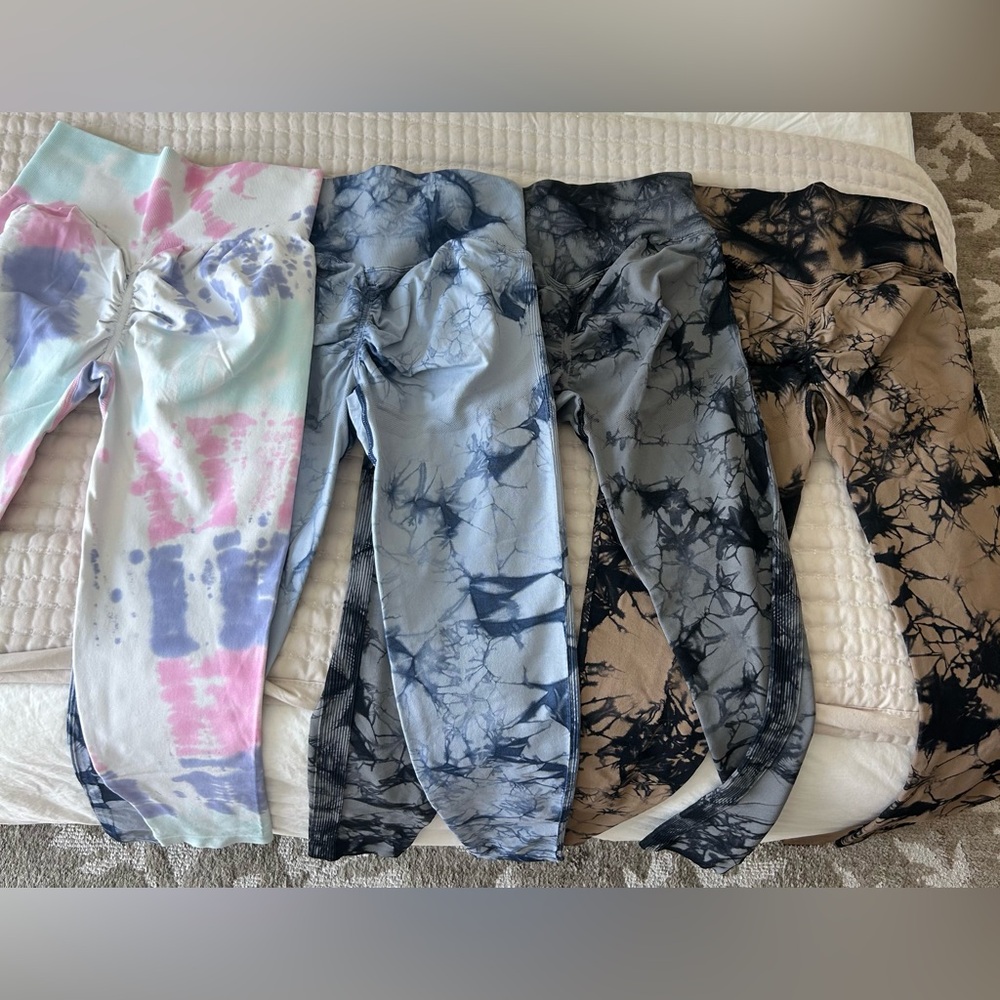 Four Yeoreo Scrunch Butt Leggings size Medium